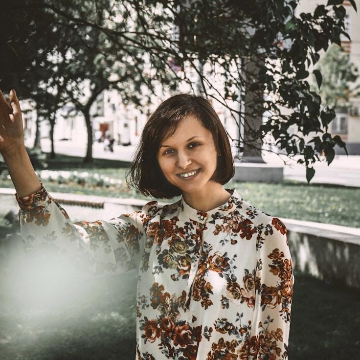 Alternative name, Client Relations Director, discussing corporate gifting strategy with business clients